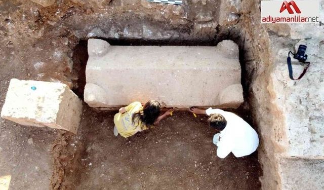 Adıyaman’da içerisinde 4 iskeletin bulunduğu bin 800 yıllık mezar bulundu