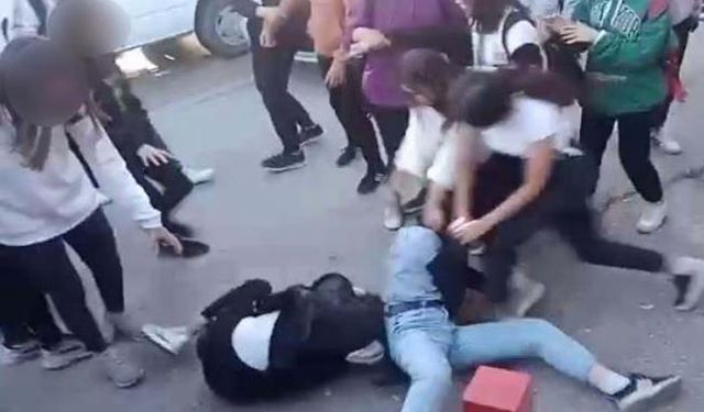 Adıyaman’da kız öğrenciler arasında tekme tokatlı kavga