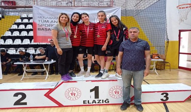 Badminton Adıyaman takımı Türkiye yarı finallerinde