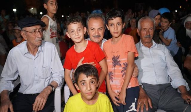  Başkan Kılınç, vatandaşlarla halay çekti