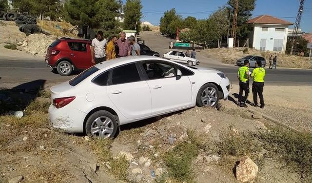 Besni'de iki otomobil çarpıştı: 4 yaralı