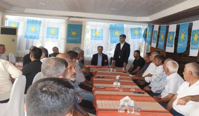 İYİ Parti, Kahta’da yeni yönetimini kamuoyuna tanıttı