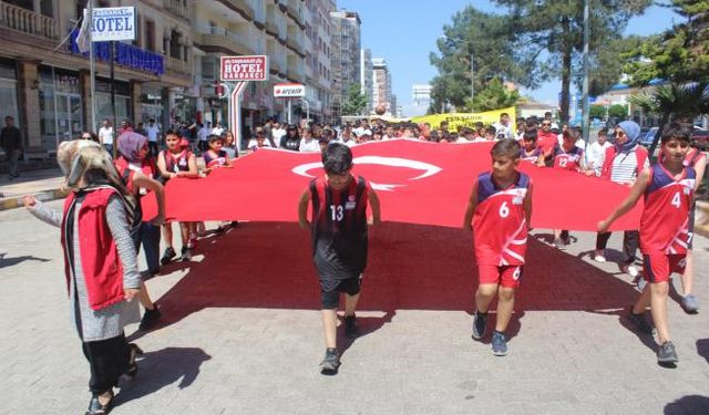 Kahta'da 19 Mayıs Gençlik ve Spor Bayramı coşkuyla kutlandı