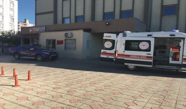 Kahta’da hafif ticari araçla otomobil çarpıştı: 2 yaralı