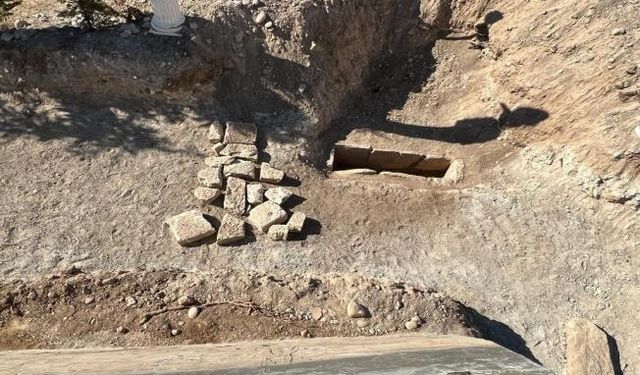Su deposu kazısında Roma dönemine ait mezar bulundu