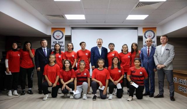 Türkiye şampiyonasında başarılı öğrenciler ödüllendirildi
