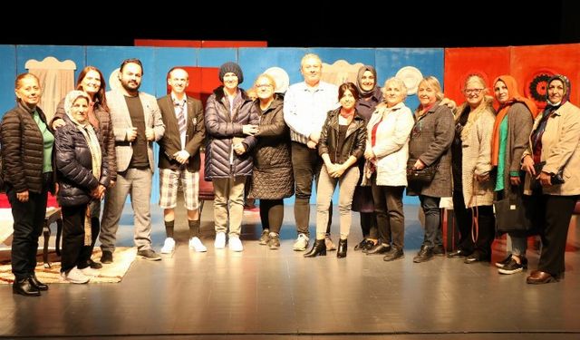 Kocaeli'de 'çınarlar'la tiyatro keyfi