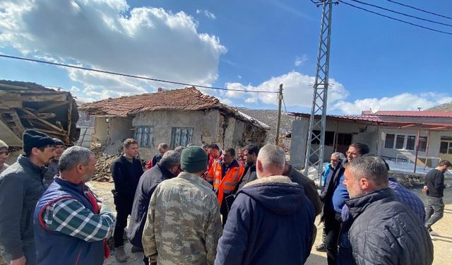 Malatya'da 5,6'lık deprem! Yıkılan binalar var!