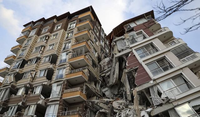 İHH 3 bin 83 kişilik ekibiyle deprem bölgesinde 