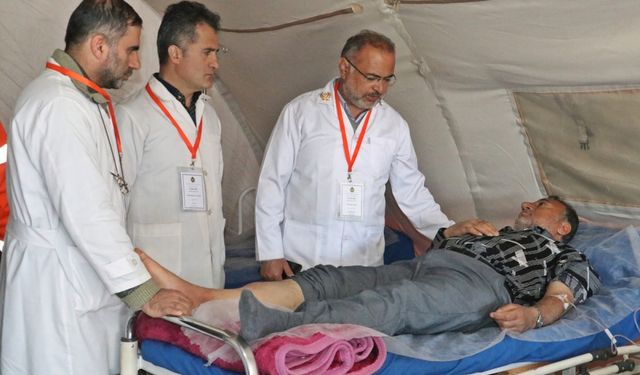 İranlı doktorlar, Adıyaman'da sahra hastanesi kurdu 