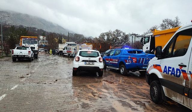 Adıyaman-Çelikhan karayolu geçici olarak araç trafiğine kapatıldı