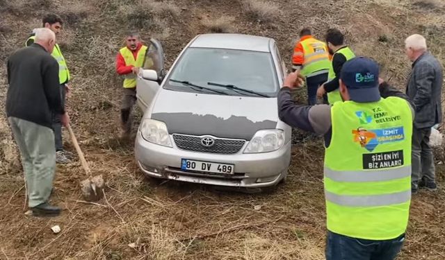 İzmit ekibi Adıyaman'da yoldan çıkan aracı kurtardı