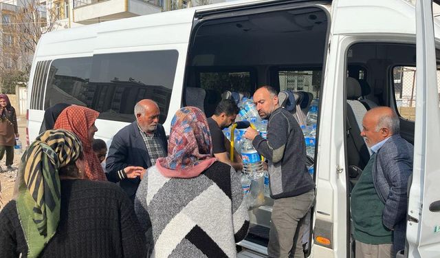 Adıyaman Belediyesi Mahallelerde Su Dağıtımına Devam Ediyor