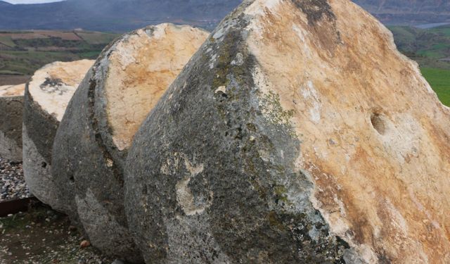 Karakuş Tümülüsü'nün yıkılan sütunu eski haline getirilecek  - Videolu Haber