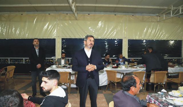 AK Parti milletvekili adayları muhtarlarla iftarda bir araya geldi