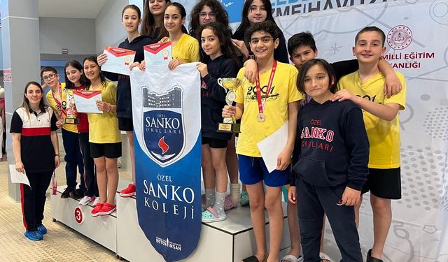 SANKO okulları yüzmede beş altın madalya kazandı 