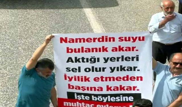 Erdoğan'ı depremzedeler bu pankartla karşıladı  - Videolu Haber