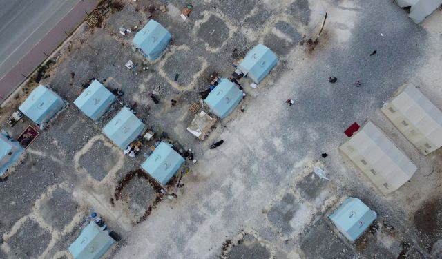 Deprem bölgesinde çadırlar boşalıyor 