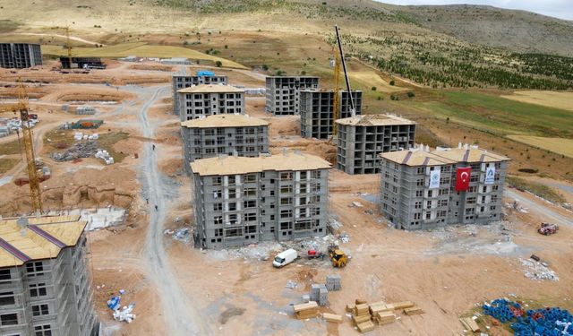 Bakan Özhaseki: Kahramanmaraş’ta 112 bin 414 deprem konutu yapılacak 