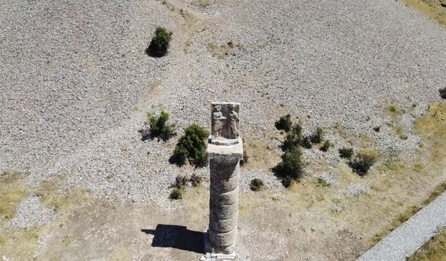 Depremde yıkılan tokalaşma sütunu tekrar eski haline getirilerek ziyarete açıldı  - Videolu Haber