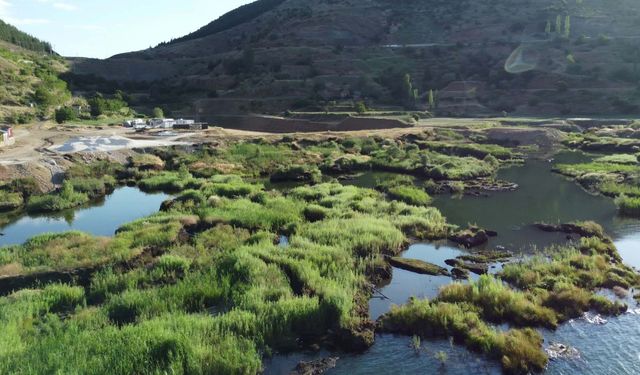 Karaya oturan yüzen adalar ziyaretçilerini bekliyor  - Videolu Haber