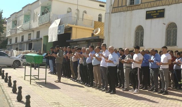 Tatil dönüşü kazada ölen 2 arkadaş toprağa verildi  - Videolu Haber