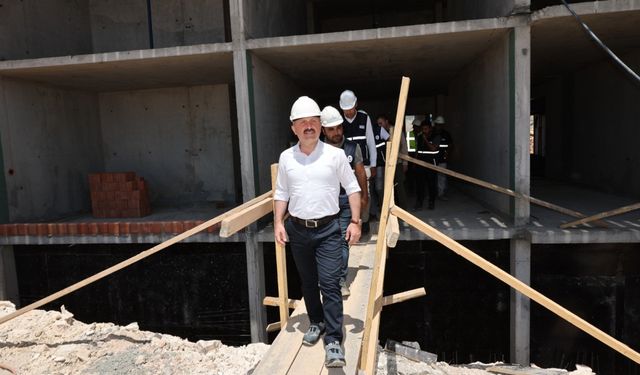 Vali Varol, İndere Bölgesinde yapılan deprem konutlarını inceledi  