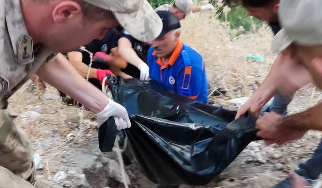 Fırat Nehri'ne giren geç hayatını kaybetti 