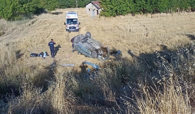 Polis memurunun kullandığı otomobil şarampole devrildi: 1 ölü, 4 yaralı