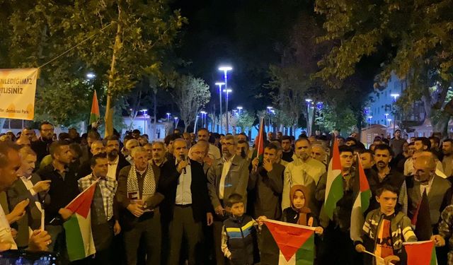 Adıyaman'da İsrail'e gece protestosu