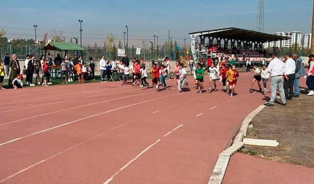 Adıyaman'da Sporcular Cumhuriyet İçin Koştu