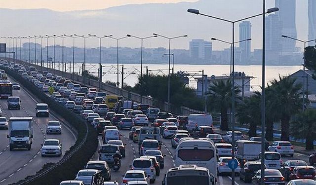 Araç satışı yüzde 15,5 düştü... Trafiğe 198 bin 740 araç eklendi