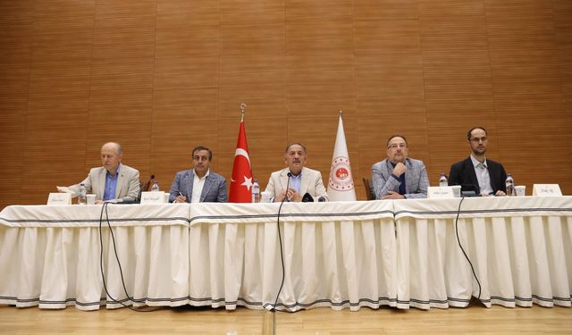 Bakan Özhaseki Deprem bölgesindeki İl Müdürleriyle bir araya geldi 