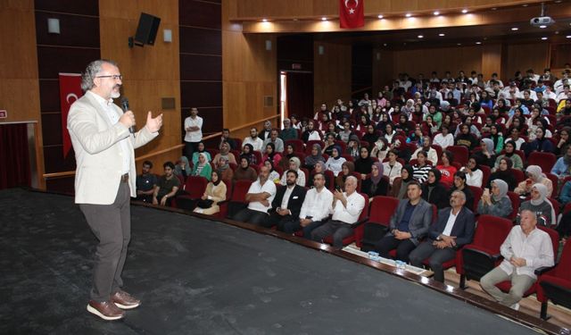 Kahta'da öğrencilere kişisel gelişim semineri verildi