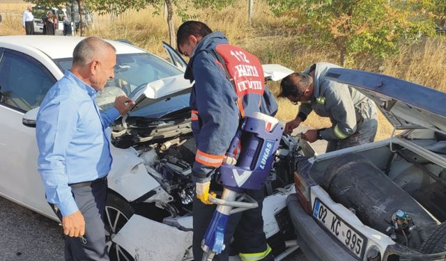 Kahta’da trafik kazası: 4 yaralı var