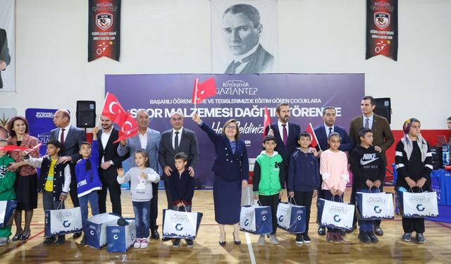 3 bin 500 başarılı öğrenciye spor seti