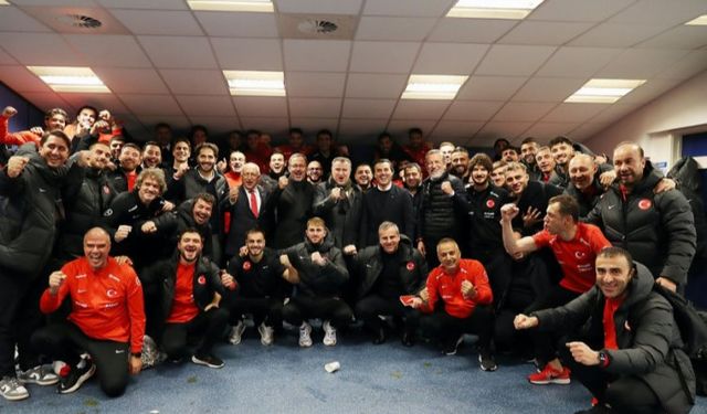 Cumhurbaşkanı Erdoğan’dan A Millî Futbol Takımı‘na tebrik telefonu