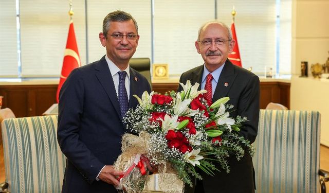 Kılıçdaroğlu koltuğu devretti! CHP'de tarihi gün!