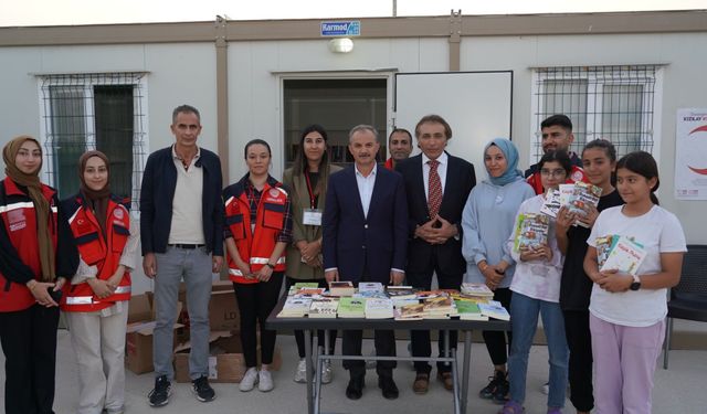 Başkan Kılınç Kitap bağış kampanyasında öğrencilerle bir araya geldi