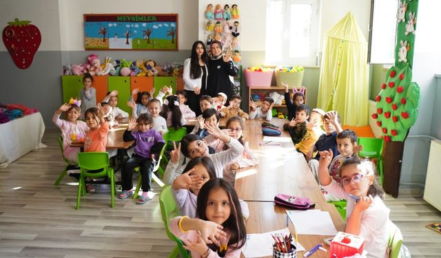 Depremzede öğretmen ve velilerden köy okullarıyla örnek dayanışma
