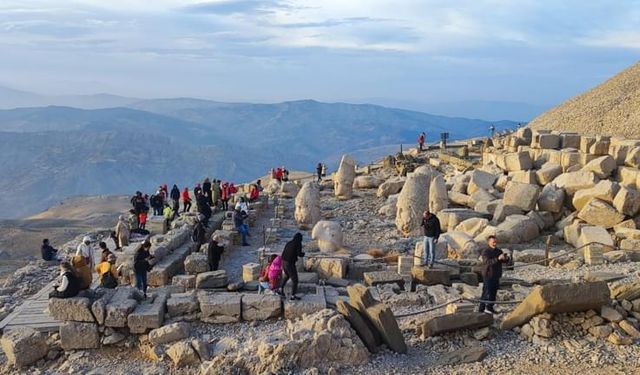 Kasım'da Nemrut Dağına turist akını