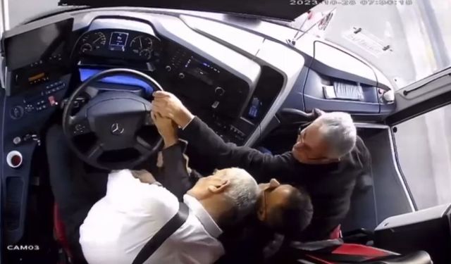 Otobüs şoförünün direksiyon başında kalp krizi geçirdi  - Videolu Haber