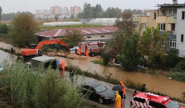 Antalya'da sel alarmı!