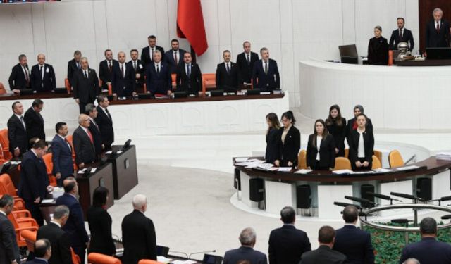 İki bakanlığın 2024 bütçeleri öncesi merhum Milletvekili Bitmez'e saygı duruşu