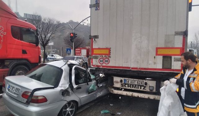 Pazaryeri’nde TIR’a otomobil çarptı! 1 ölü 1 yaralı