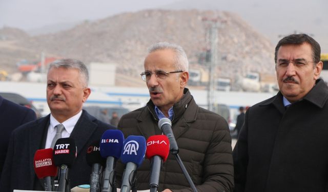 Bakan Uraloğlu: Deprem bölgesindeki 9 bin 176 km’lik yolun yüzde 2’sinde hasar oluştu 