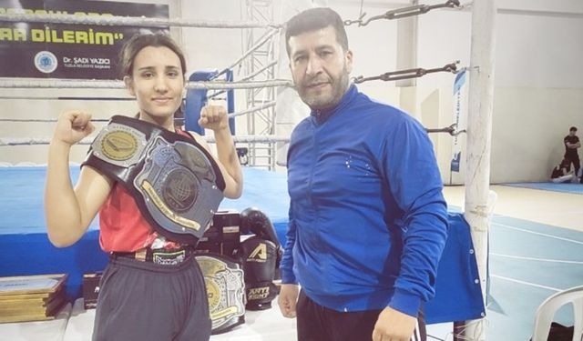 Depremzede Muay Tai Şampiyonu Ayşe İkra Erdoğan Altın Kemer'in sahibi oldu