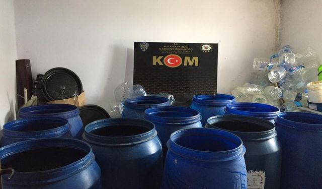 Malatya'da 4 ton 800 litre kaçak içkiye 3 gözaltı  - Videolu Haber