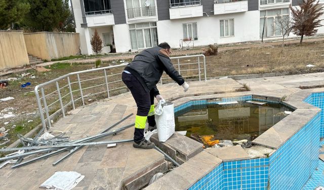 Adıyaman Belediyesi ilaçlama çalışmalarına devam ediyor