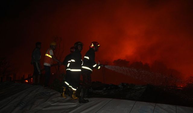 Arakanlı Müslümanların yaşadığı mülteci kampında büyük yangın 